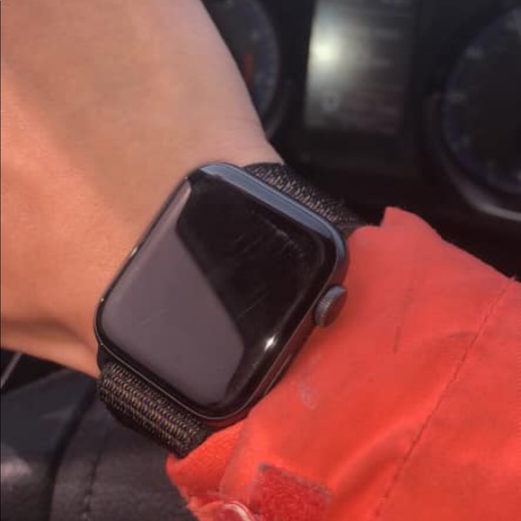 Apple Watch Series 4 - Picture 8 of 8